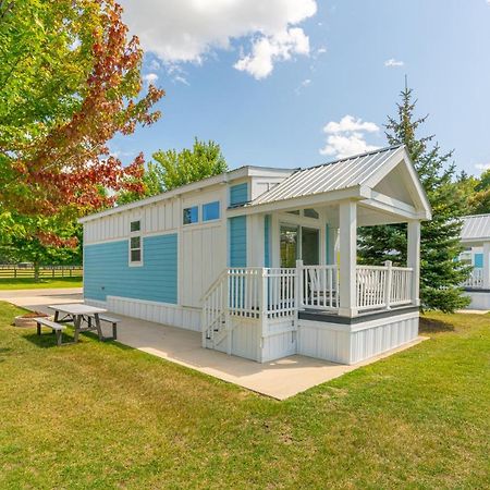 Hotel Sun Outdoors Petoskey Bay Harbor Exterior foto