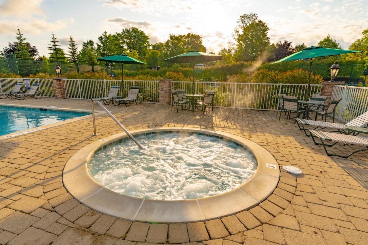 Hotel Sun Outdoors Petoskey Bay Harbor Exterior foto