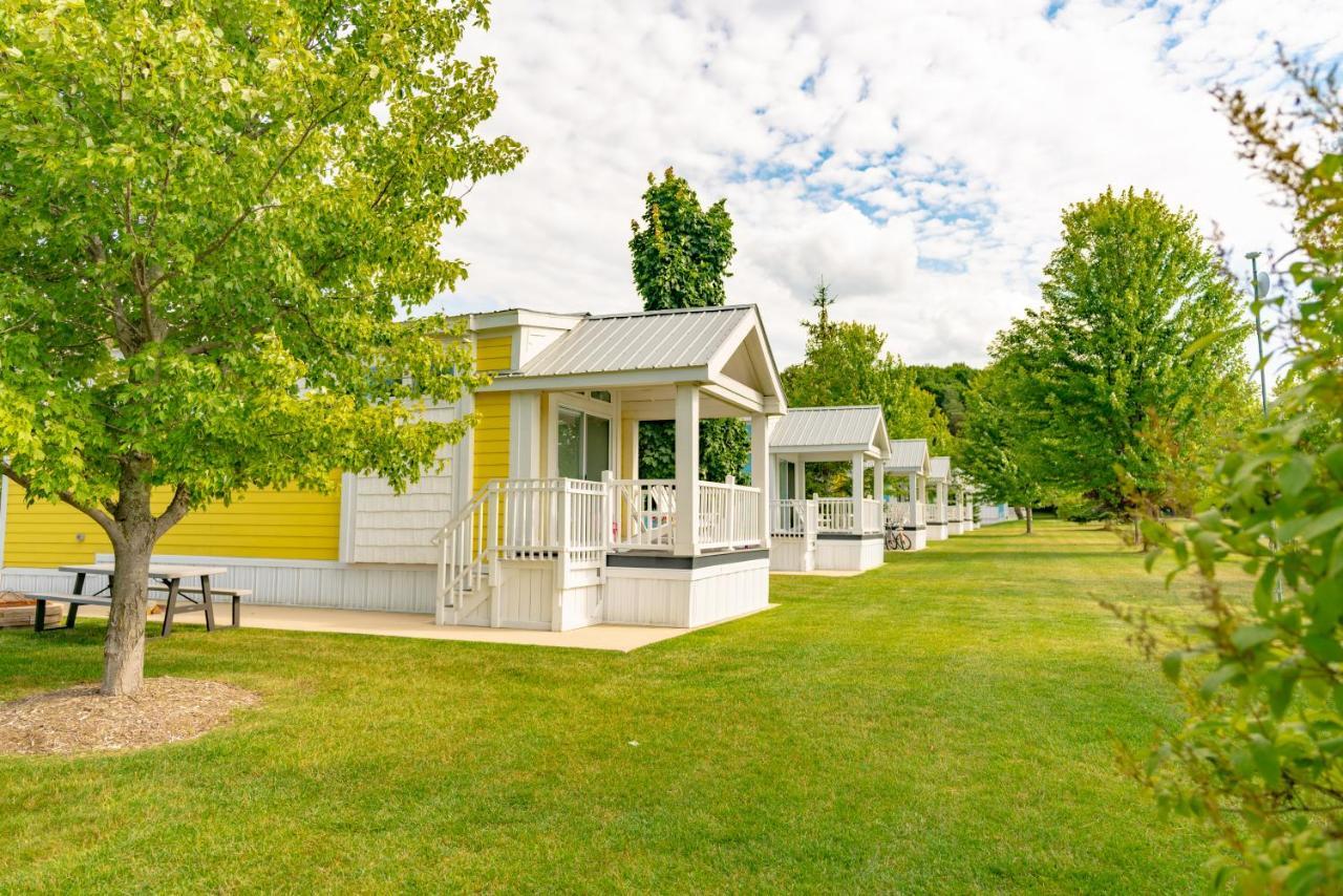 Hotel Sun Outdoors Petoskey Bay Harbor Exterior foto